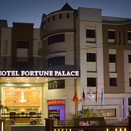 Hotel Fortune Palace Jāmnagar Esterno foto